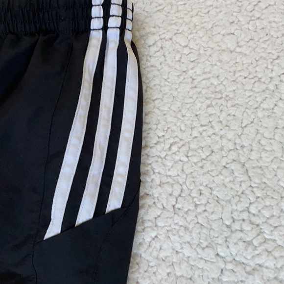 Adidas Retro Shorts Size Large - Picture 5 of 7
